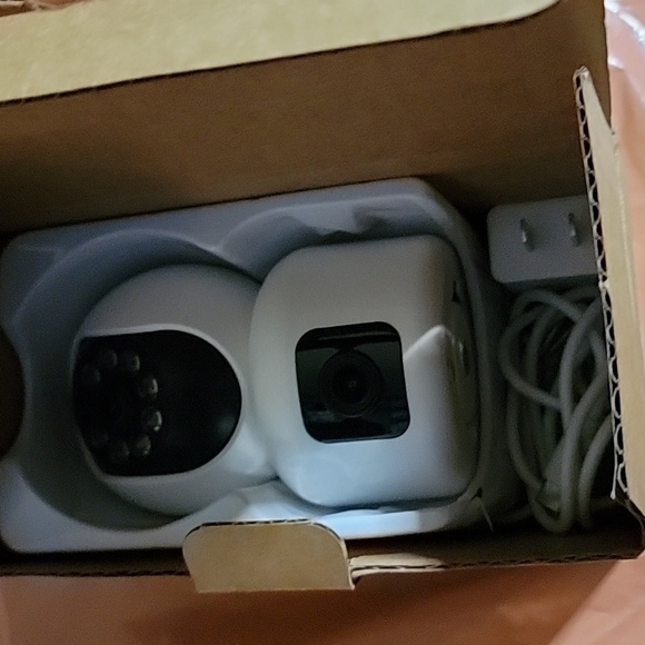 Smart AI Camera 360° View by Pan/Tilt for Home security, Baby-Senior-Or Pet Care - Picture 3 of 5